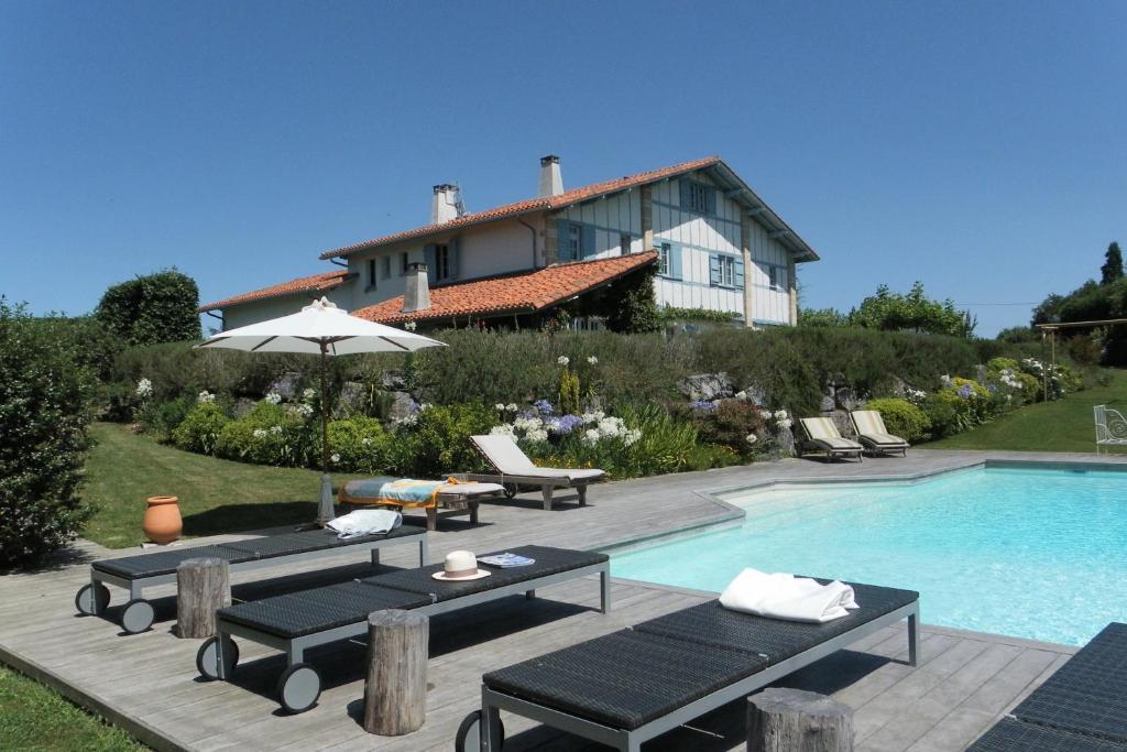 Les Volets Bleus Bed & Breakfast Арконг Екстериор снимка