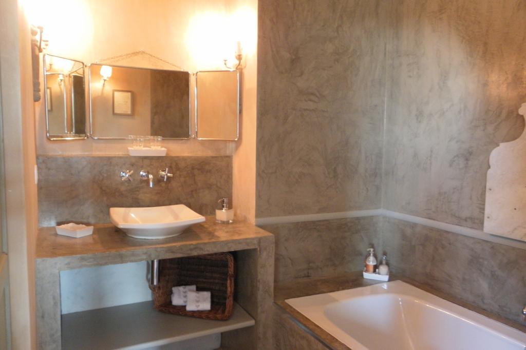 Les Volets Bleus Bed & Breakfast Арконг Стая снимка