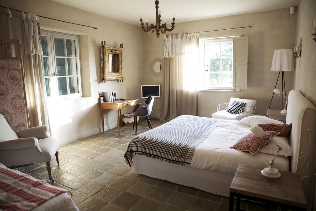 Les Volets Bleus Bed & Breakfast Арконг Стая снимка